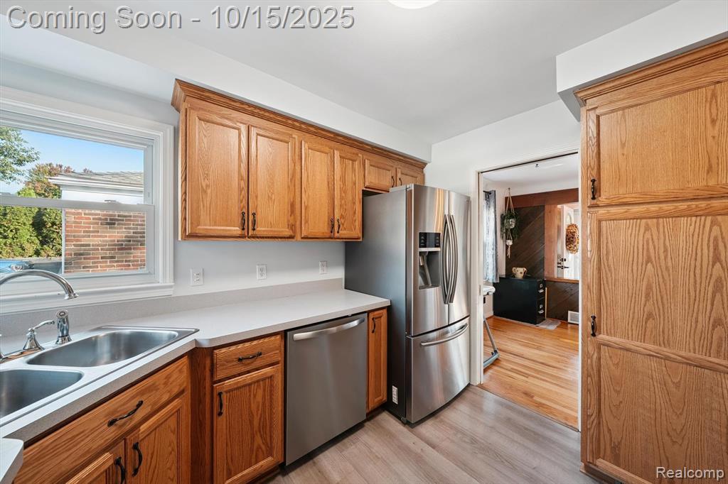 9931 E Clements Circle, Livonia, MI 48150 — Photo 13