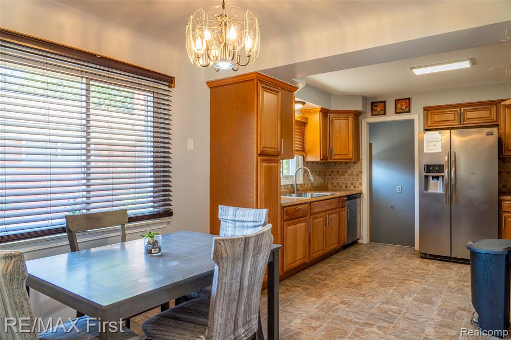 7257 State Park, Center Line, MI 48015 — Photo 17