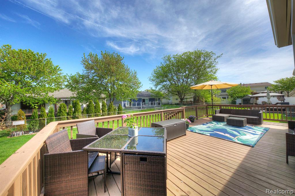 42582 WOODBRIDGE Drive, Canton, MI 48188 — Photo 30