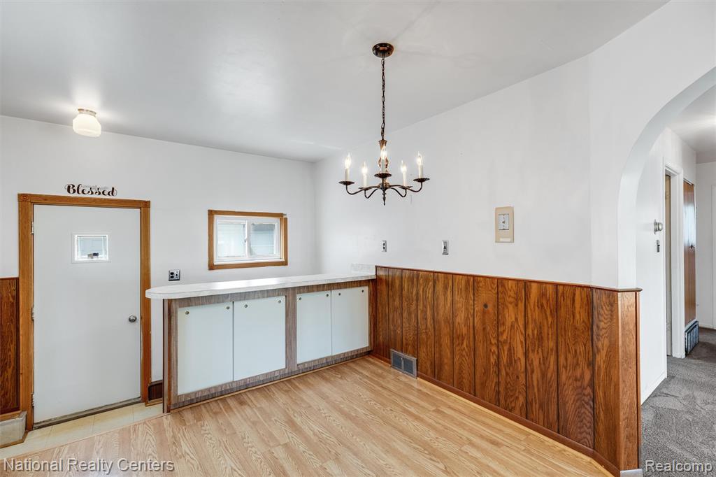 822 Bernie Lane, Madison Heights, MI 48071 — Photo 10