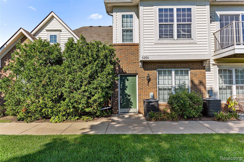 5201 Widgeon Lane, Walled Lake, MI 48390 — Photo 32