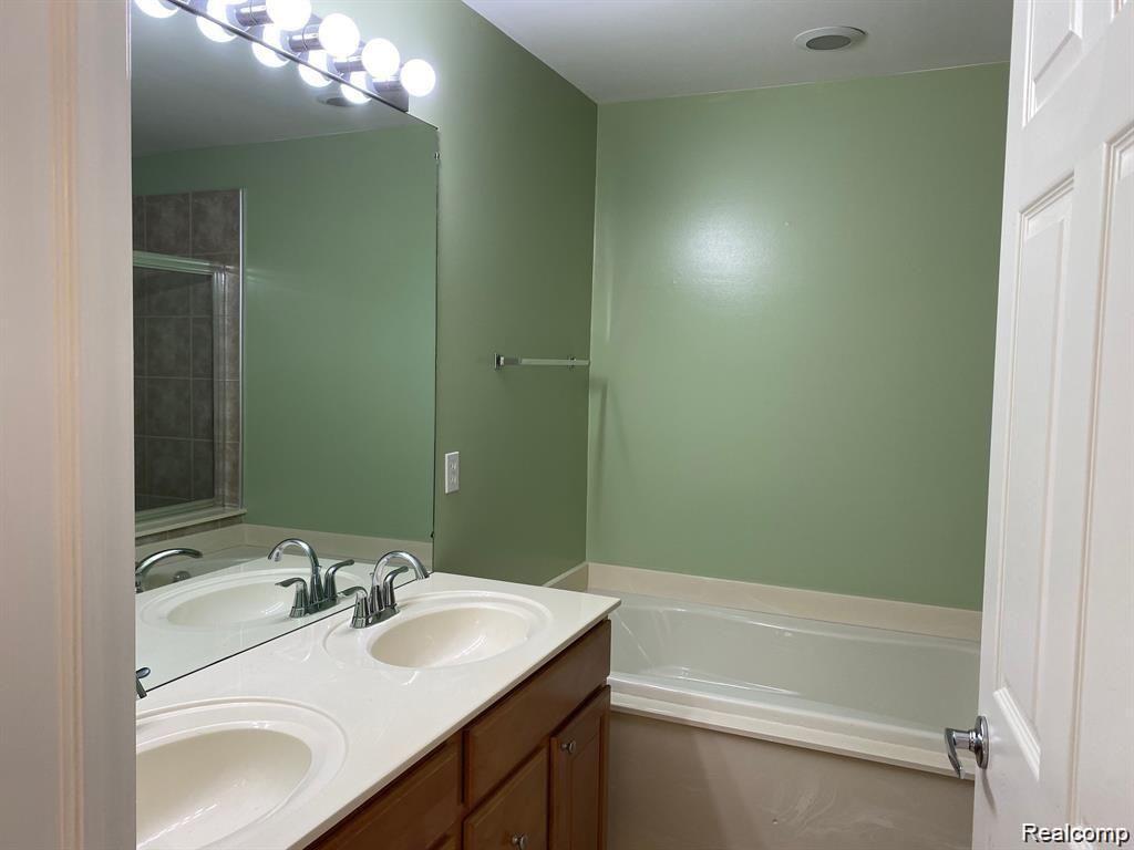 49691 COURTYARD Lane, Canton, MI 48188 — Photo 27