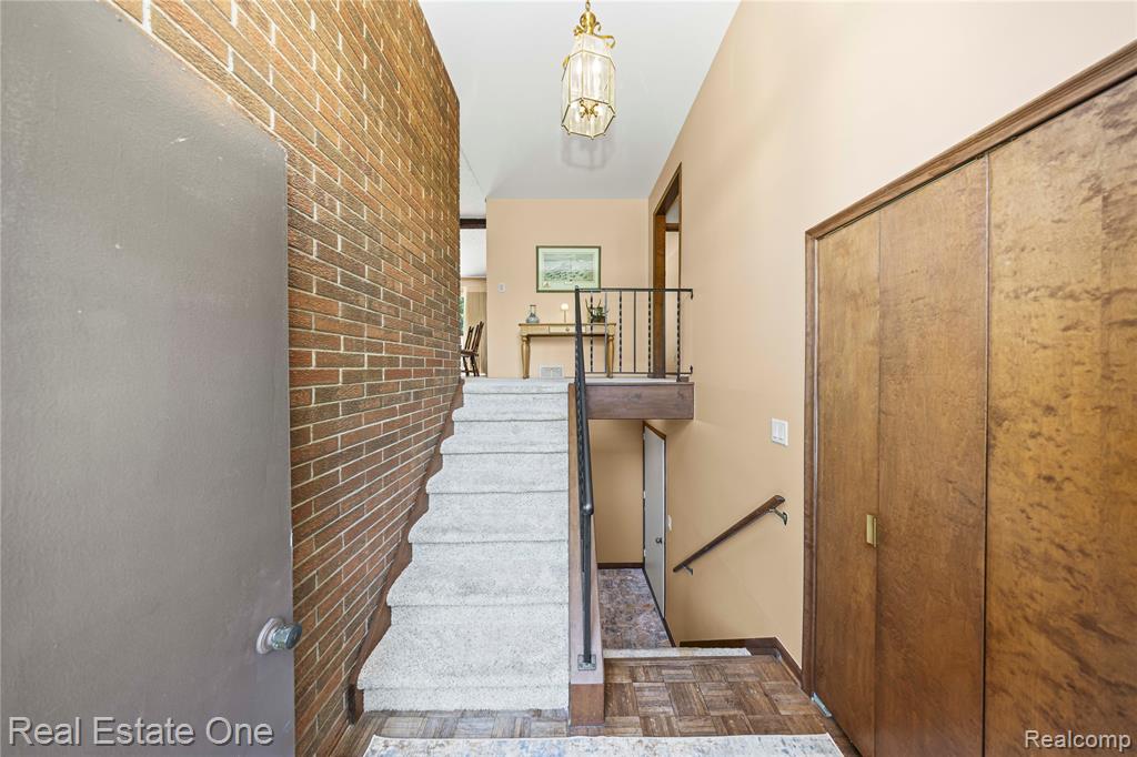 7400 Biscayne Avenue, White Lake, MI 48383 — Photo 2