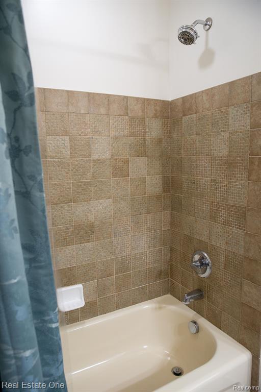 906 W PENINSULA, Oxford, MI 48371 — Photo 23