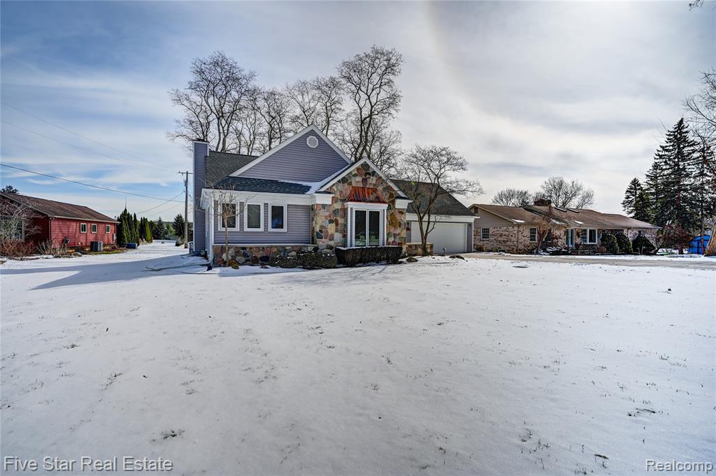 4950 Whitlow Court, Commerce Twp, MI 48382 — Photo 4
