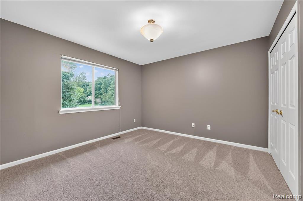 9695 Forest Ridge Drive, Clarkston, MI 48348 — Photo 19