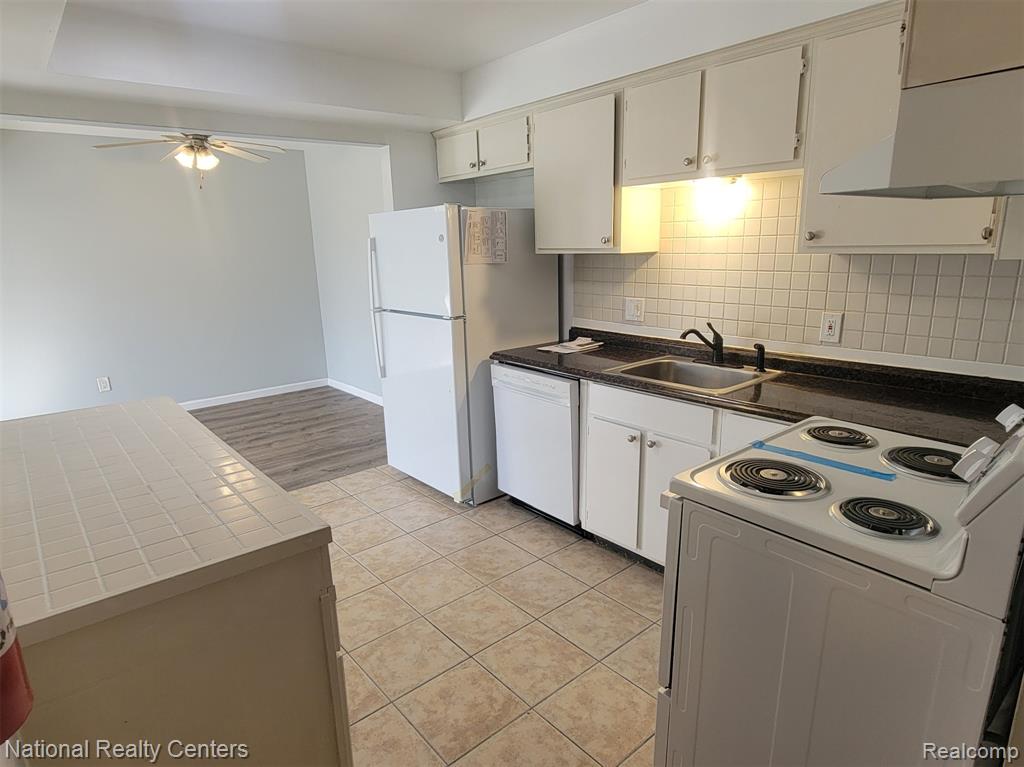 8296 KARAM BLVD, Warren, MI 48093 — Photo 8
