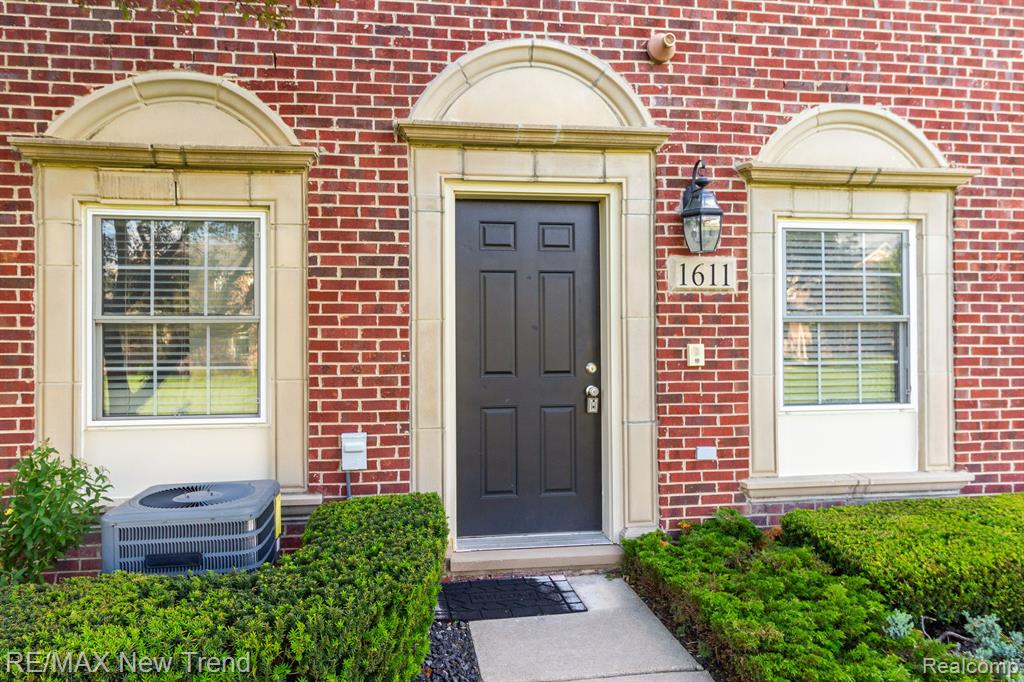 1611 E LAKEVIEW Lane, Canton, MI 48187 — Photo 4