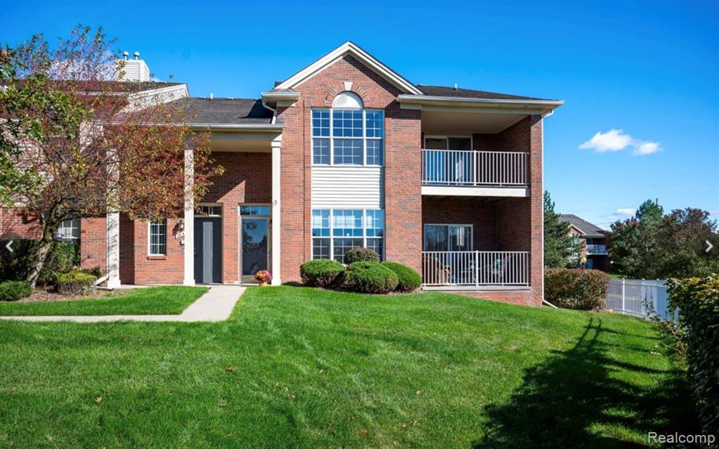 1845 FLAGSTONE Circle, Rochester, MI 48307 — Photo 2