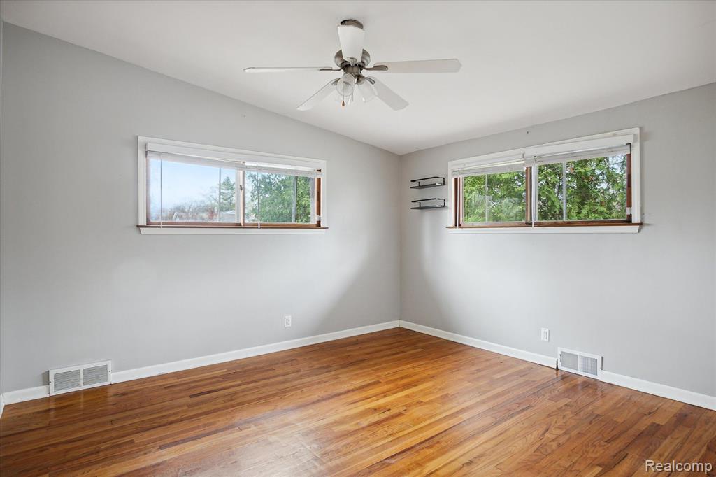 8537 Moms Drive, Belleville, MI 48111 — Photo 21