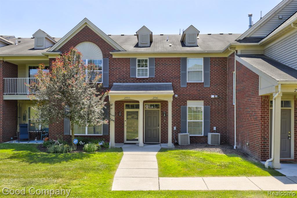 29941 Fox Run Circle, Warren, MI 48092 — front exterior