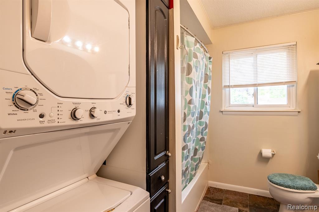 5291 HIGHLAND Road, 204, Waterford, MI 48327 — Photo 15
