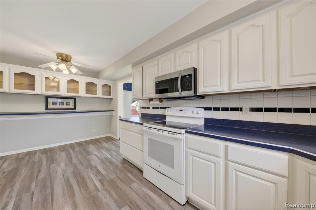 9818 Roseland Street, Livonia, MI 48150 — Photo 11