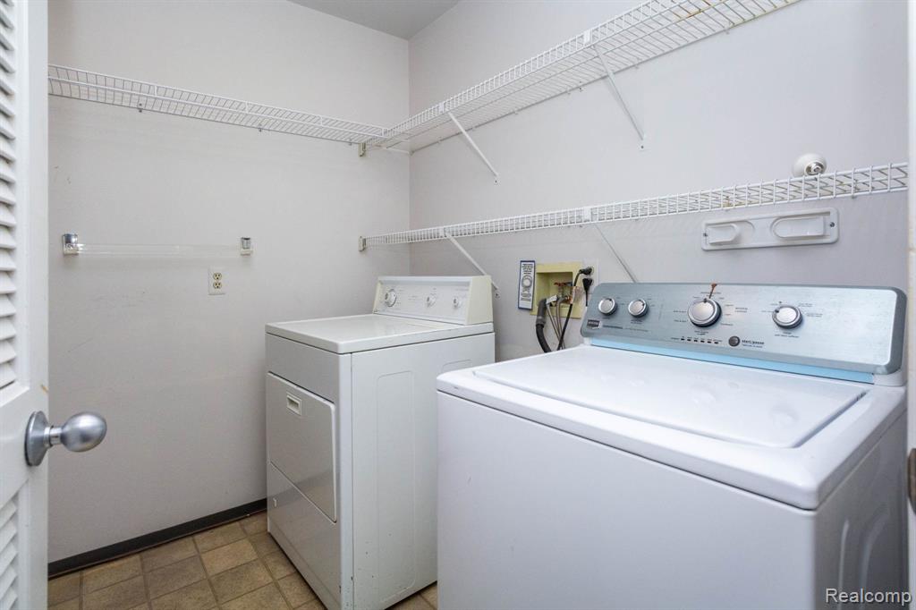 6580 Ridgefield Circle, 202, West Bloomfield, MI — Photo 19