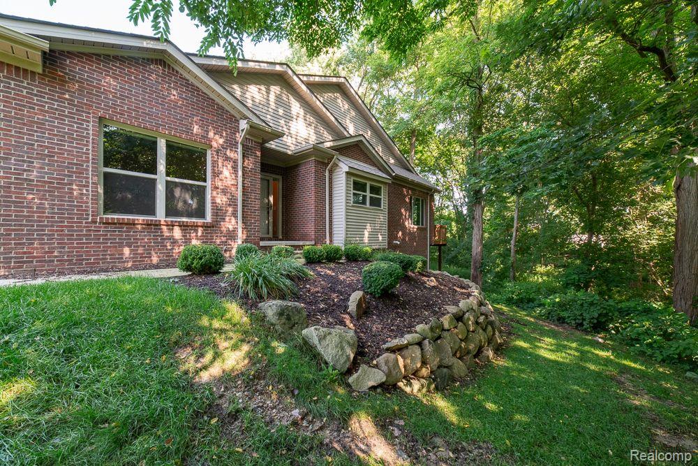 9546 KINGSWAY Circle, Clarkston, MI 48348 — Photo 59