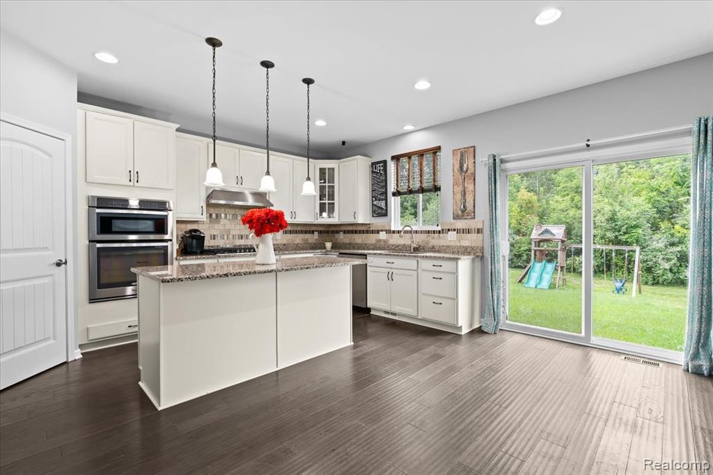 49645 Hartwick Drive, Novi, MI — Photo 17