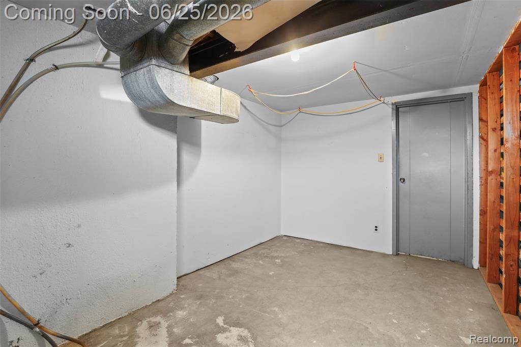 8577 Kennedy Circle, Warren, MI 48093 — Photo 25