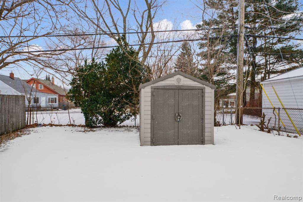 832 Pinecrest Drive E, Fenton, MI 48220 — Photo 28