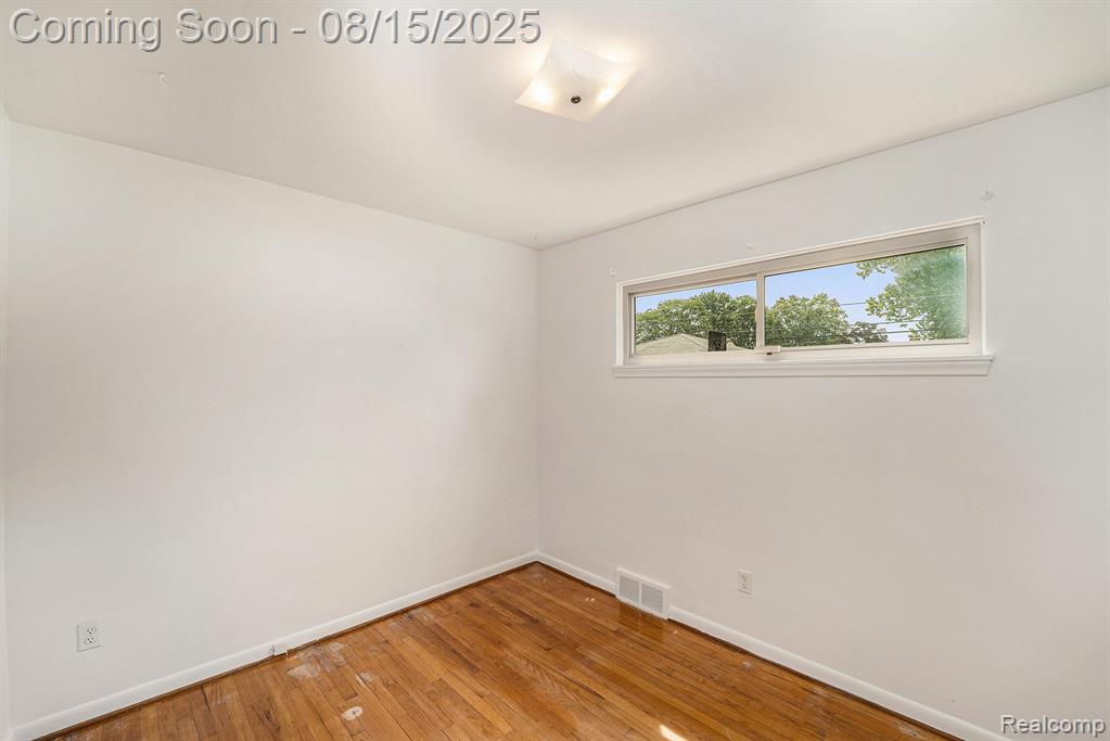8277 Gary Avenue, Westland, MI — Photo 11