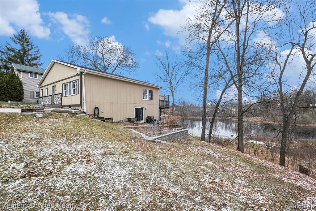 12237 Dalhart Drive, Fenton, MI 48430 — Photo 2