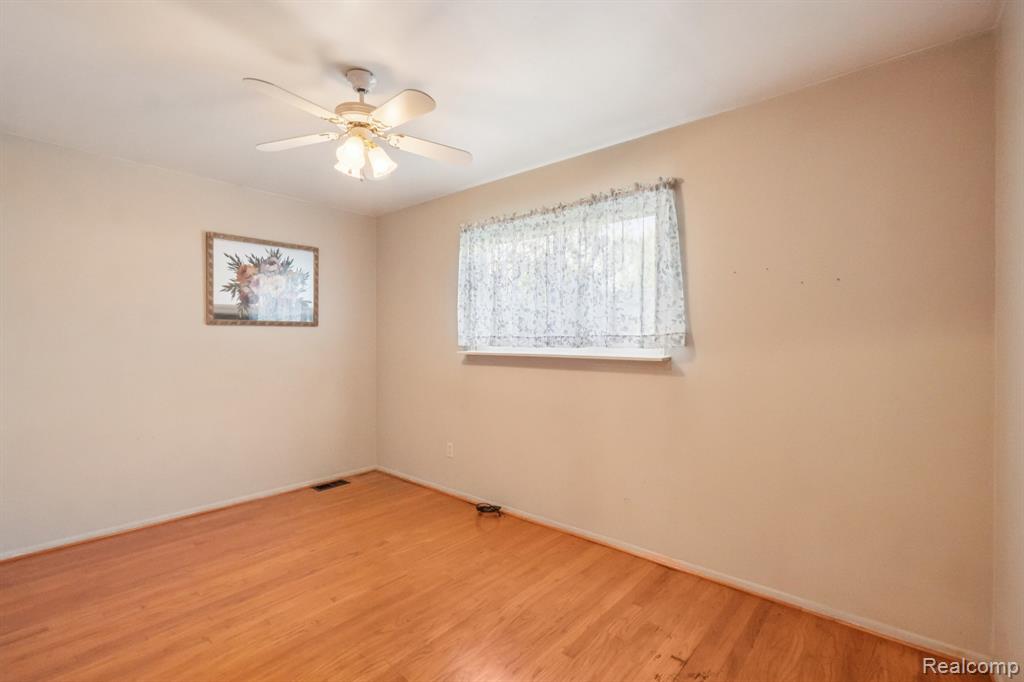 683 Clara Avenue, Pontiac, MI 48340 — Photo 12