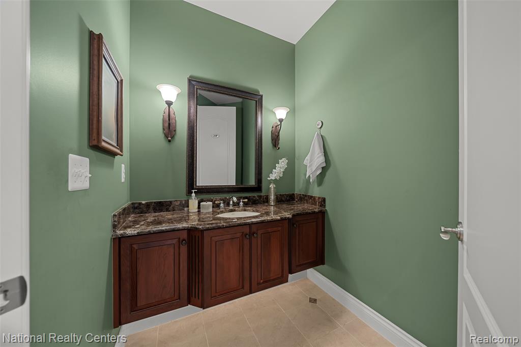 5010 Forest Valley Drive, Clarkston, MI 48348 — Photo 37