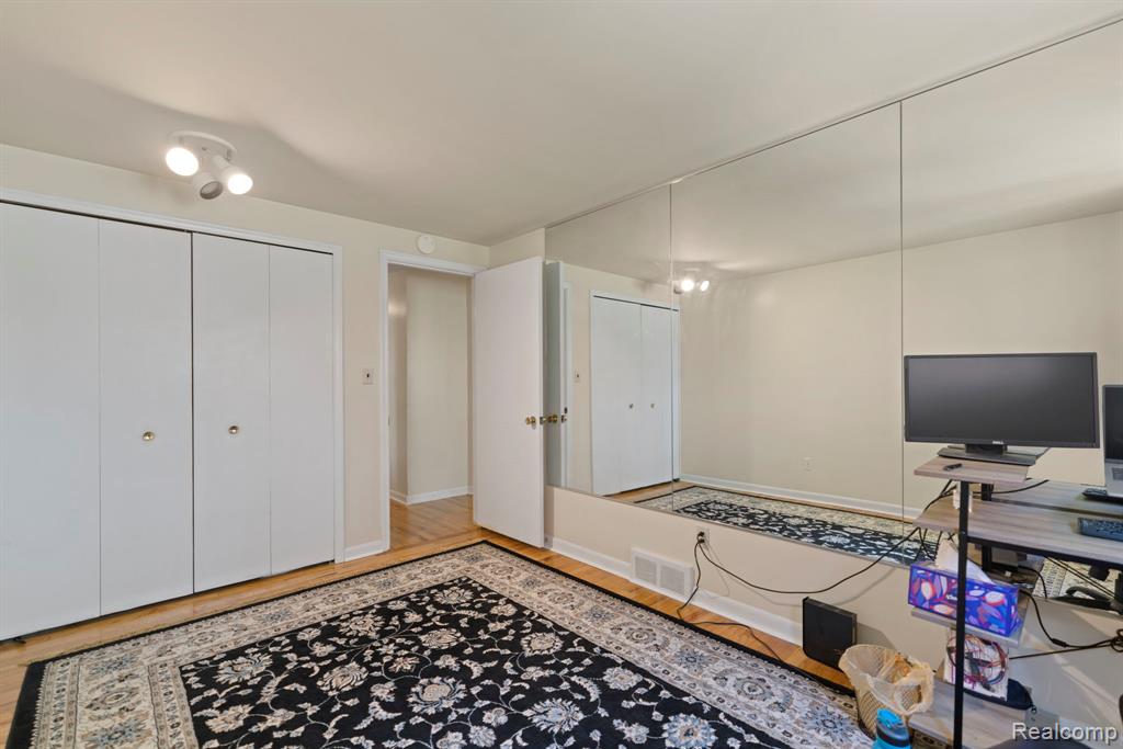 8130 Ravine Drive, Westland, MI — Photo 25