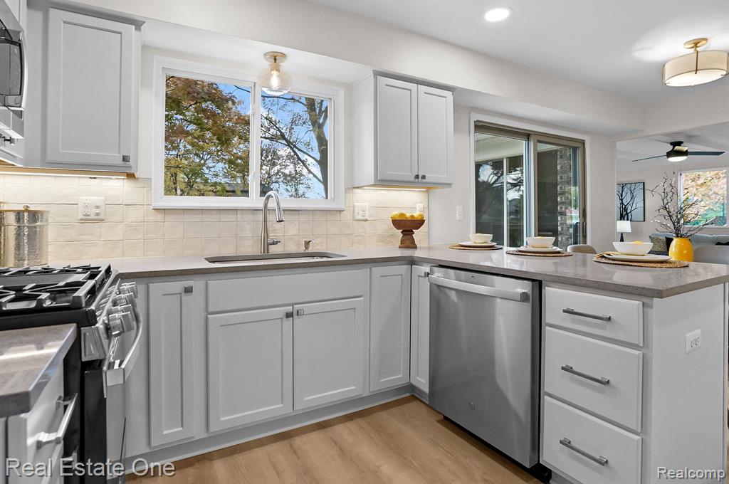 684 ABBEY, Rochester Hills, MI 48307 — Photo 12