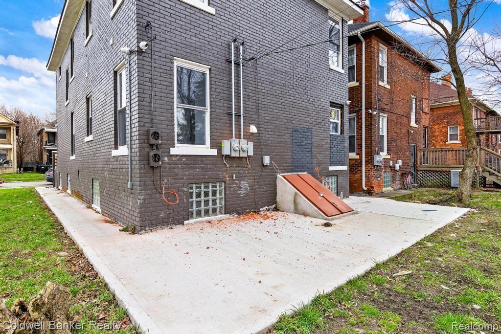 639 BELMONT Street, Detroit, MI 48202 — Photo 12