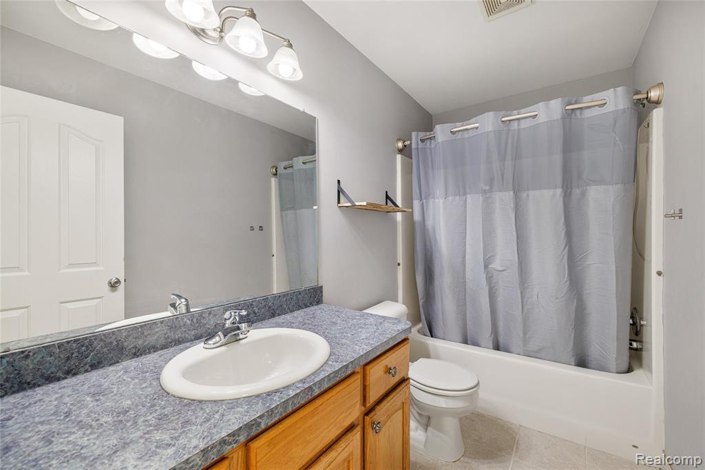 20798 Oak Ridge Drive, Clinton Twp, MI 48036 — Photo 29