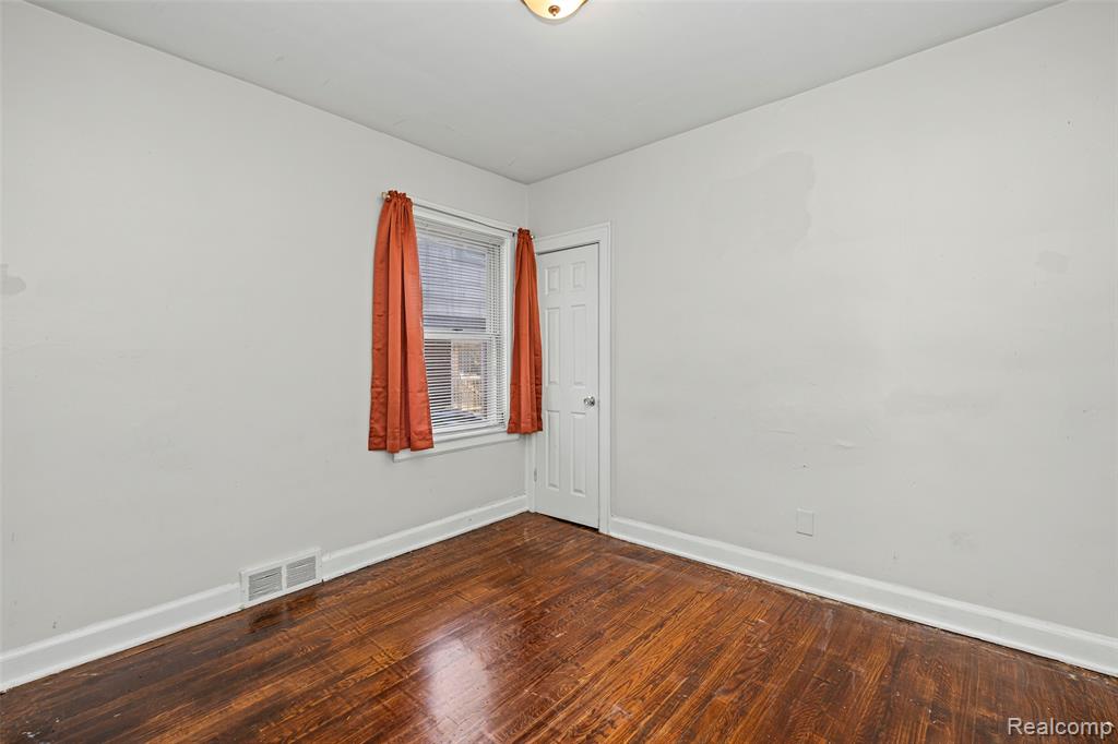18680 Westphalia, Detroit, MI 48205 — Photo 12