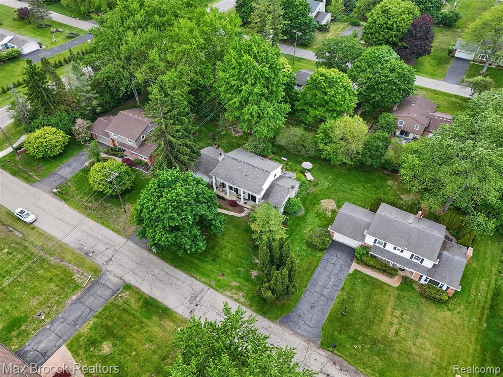 7456 Glengrove Drive, Bloomfield Hills, MI 48301 — Photo 55