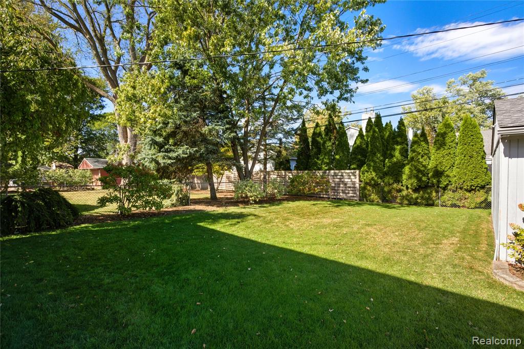10404 Hart Avenue, Huntington Woods, MI — Photo 45