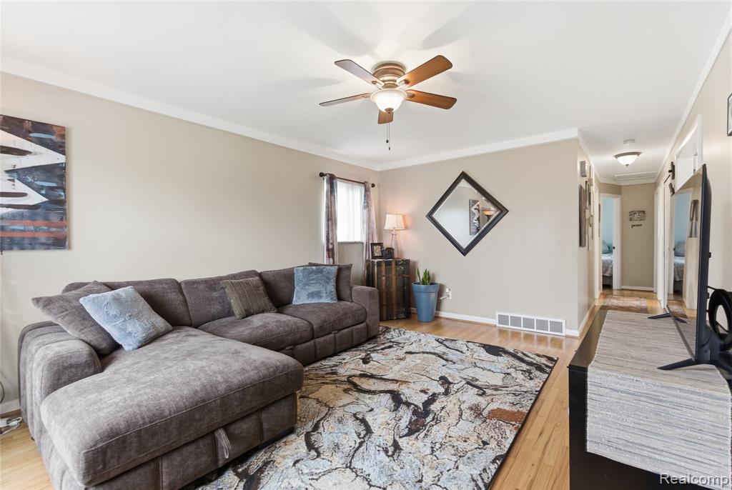 8164 Gerald Avenue, Warren, MI 48093 — Photo 9