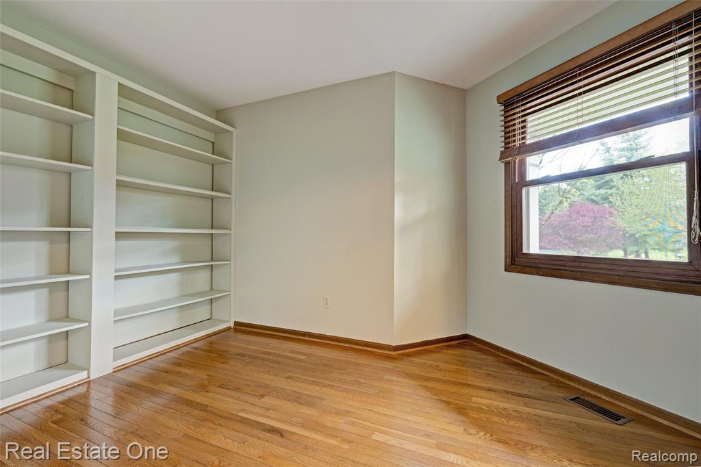 5370 Greenview Drive, Clarkston, MI 48348 — Photo 6