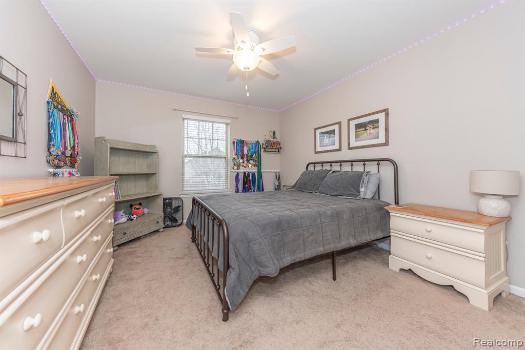 806 LAKE WOODS Drive, Canton, MI 48188 — Photo 46