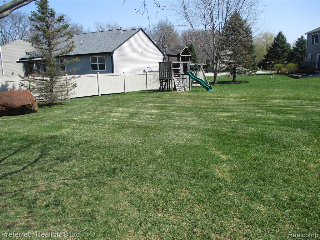 9153 Lakewood Drive, Whitmore Lake, MI 48189 — Photo 24