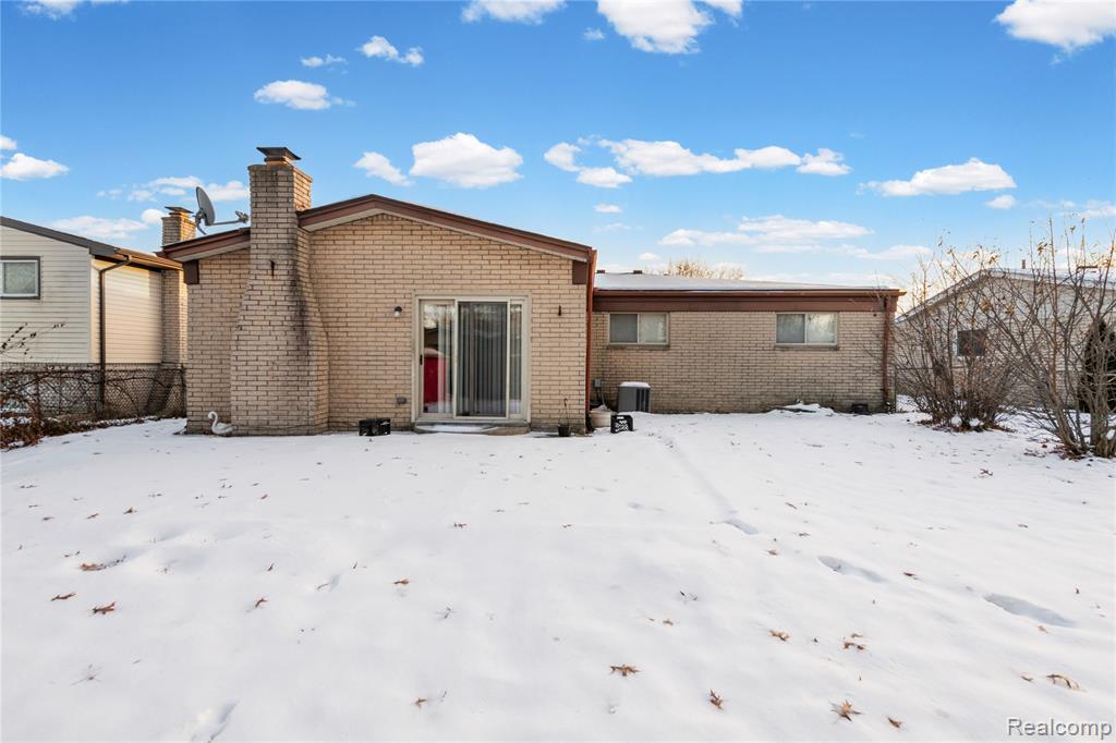 4681 Dickson Drive, Sterling Heights, MI 48310 — Photo 23