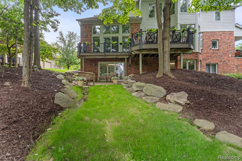 6775 Carlyle Crossing, West Bloomfield, MI — Photo 37