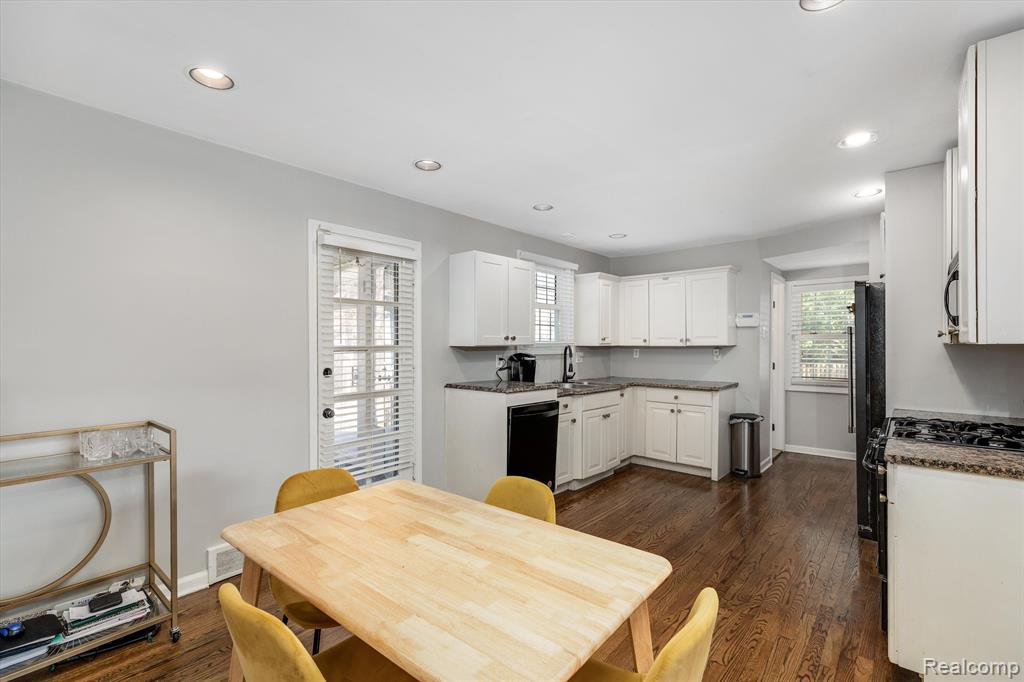 5220 LANNOO Street, Grosse Pointe, MI 48236 — Photo 9