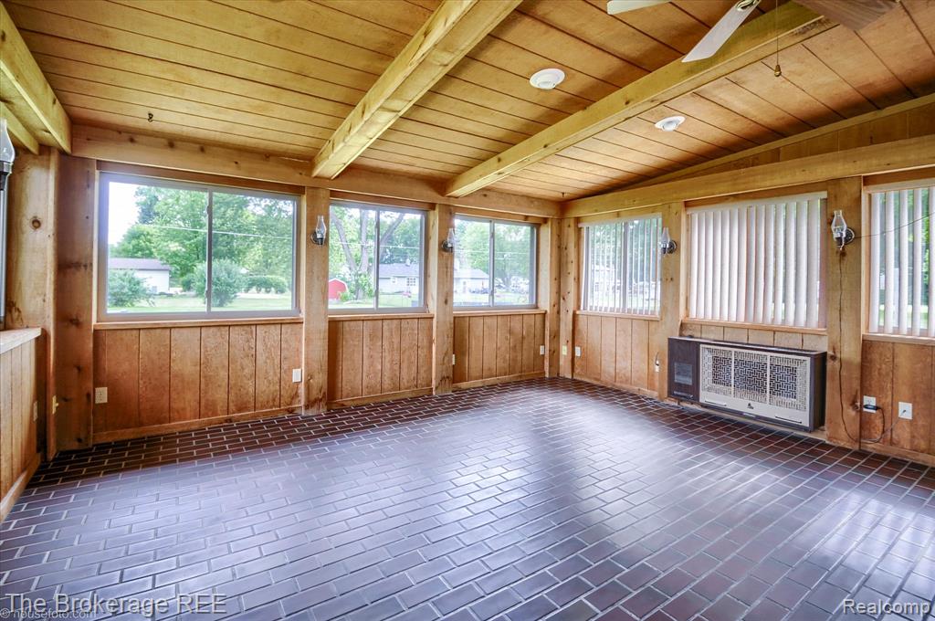 6228 Greenview Drive, Burton, MI 48509 — Photo 28