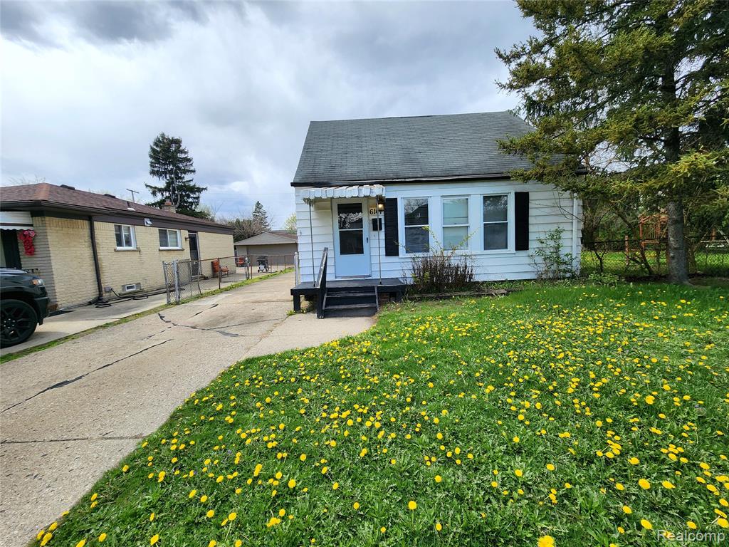 6147 Whitefield Street, Dearborn Heights, MI 48127 — Photo 2