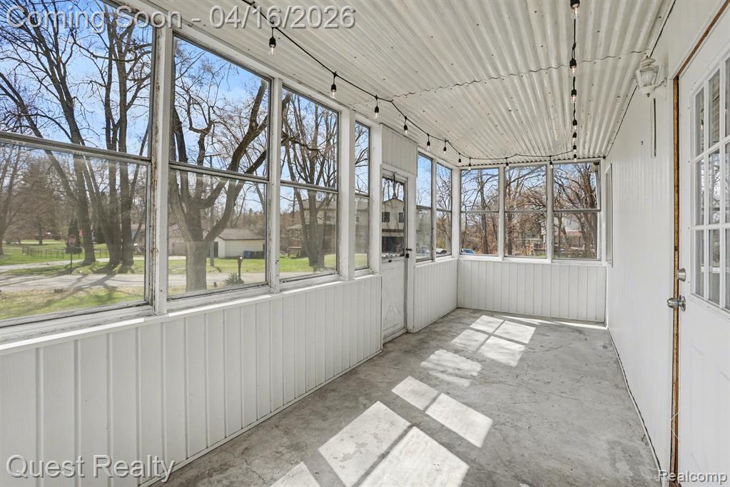 6510 Oakridge Drive, Waterford, MI 48329 — Photo 13