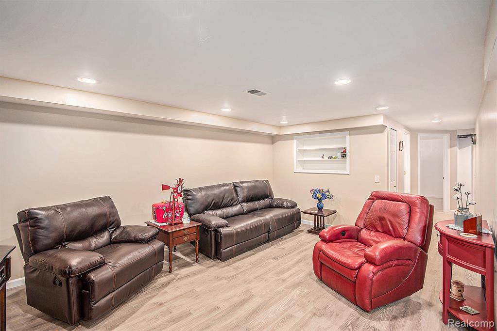 5045 Sandalwood Drive, Grand Blanc, MI 48439 — Photo 17