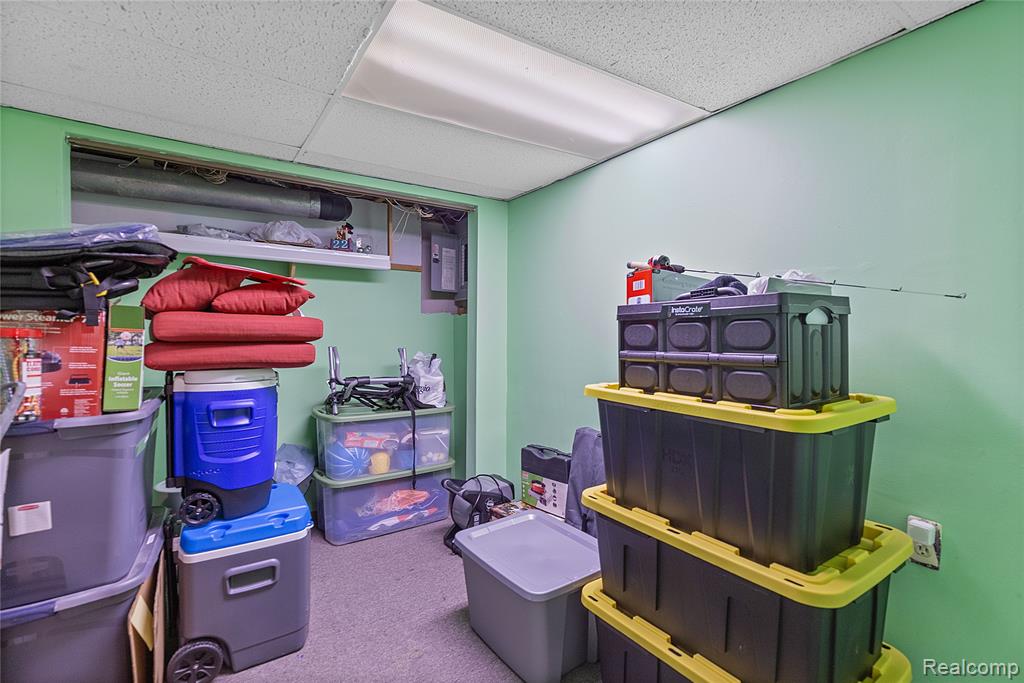 45858 KENSINGTON, Utica, MI 48317 — Photo 17