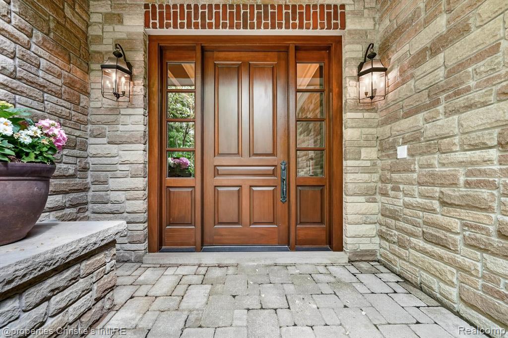 1330 Oxford Road, Beverly Hills, MI 48304 — Photo 8
