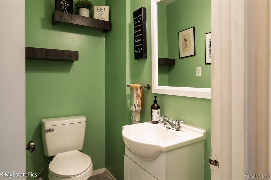 9912 AUBURNDALE Street, Livonia, MI 48150 — Photo 27
