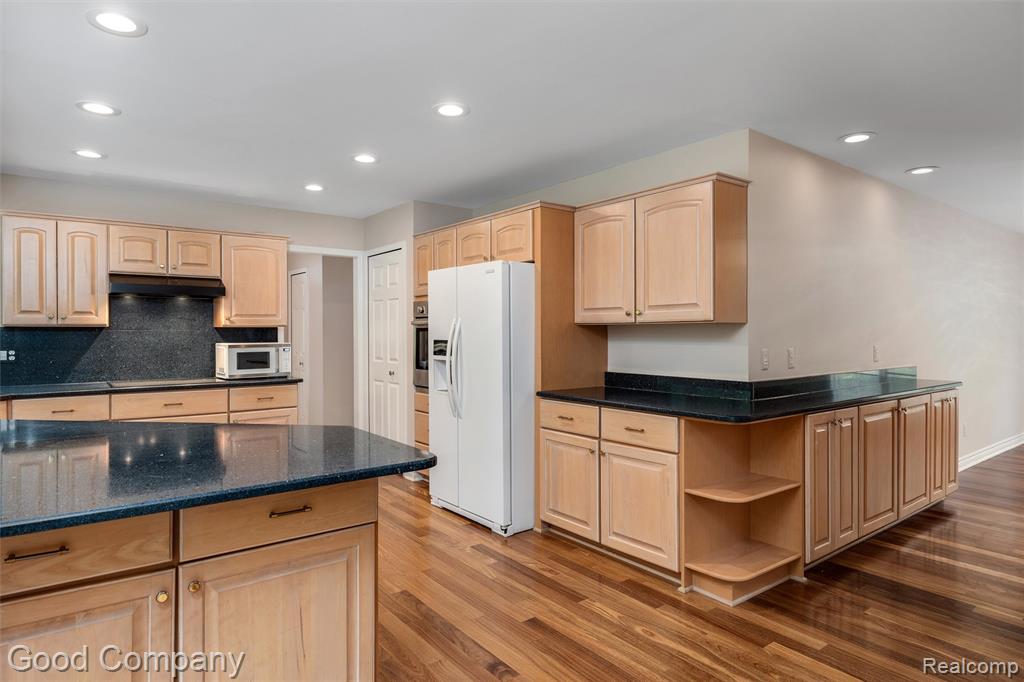 5893 CHRISTINA Drive, West Bloomfield, MI 48324 — Photo 18