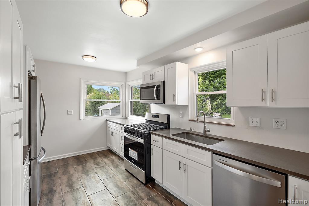 13321 Burton Street, Oak Park, MI 48237 — Photo 6