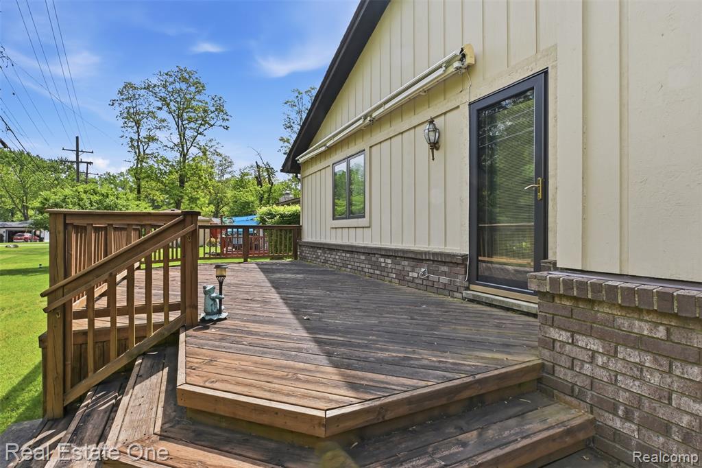 6920 Pontiac Trail, West Bloomfield, MI 48323 — Photo 23